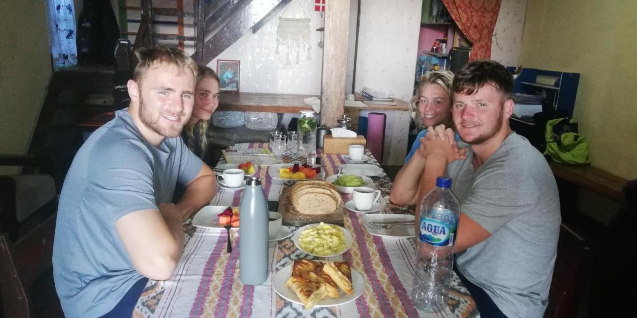 Smiley'S Homestay Berastagi Exteriör bild