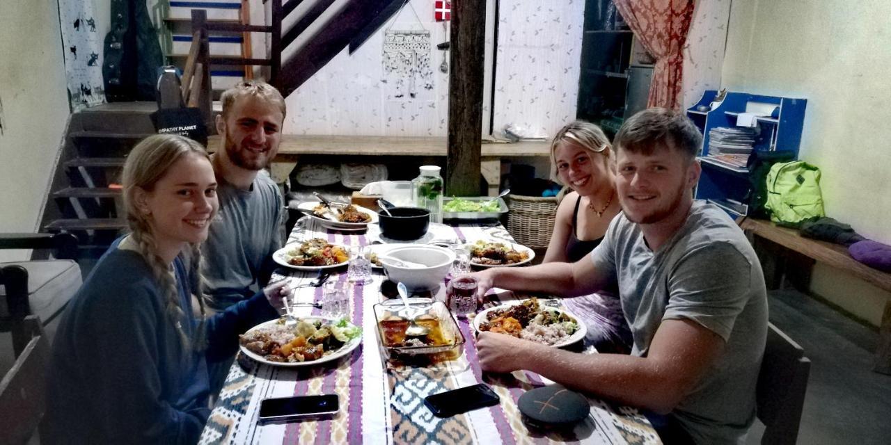 Smiley'S Homestay Berastagi Exteriör bild