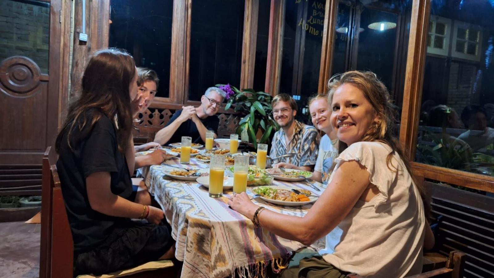 Smiley'S Homestay Berastagi Exteriör bild