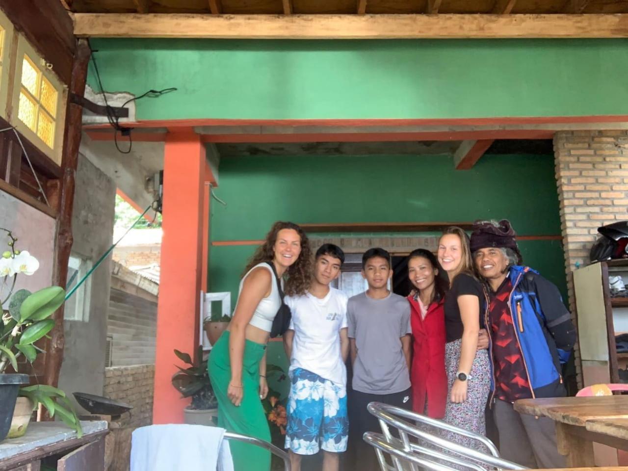 Smiley'S Homestay Berastagi Exteriör bild