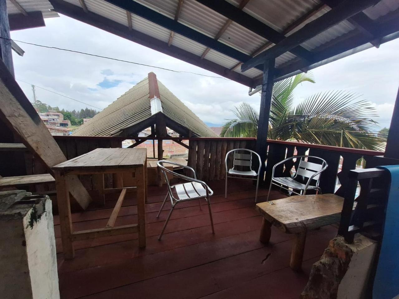 Smiley'S Homestay Berastagi Exteriör bild