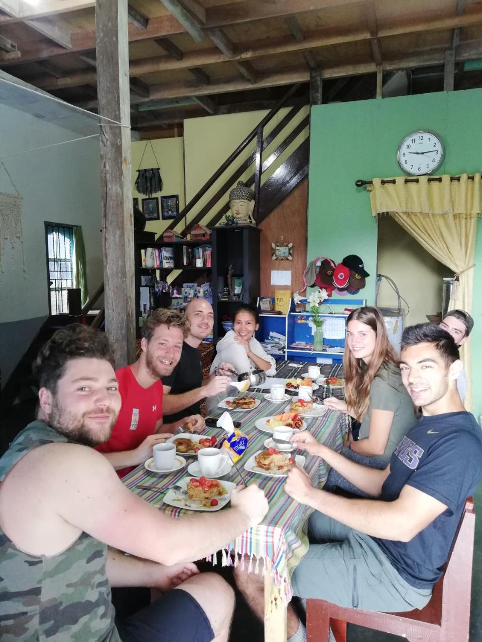 Smiley'S Homestay Berastagi Exteriör bild